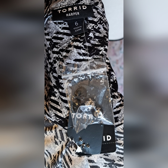 NWT Torrid Harper Black & White Plaid Casual Short Sleeve Blouse Shirt Top SZ 6X - Picture 5 of 7